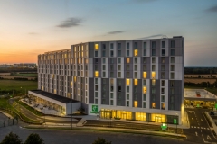 HOLIDAYINN_exterior1